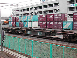 リューズ|貨物列車